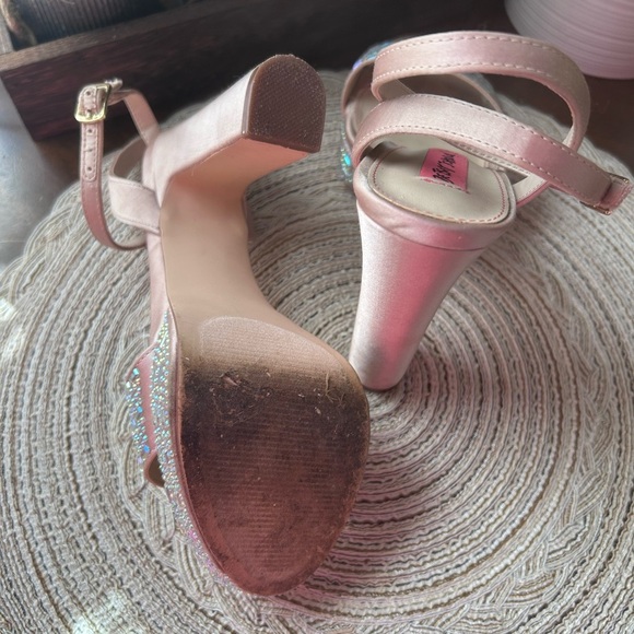 Betsy Johnson Allie Elegant beige rhinestone satin Heeled Sandals sz 6.5 - Picture 4 of 5